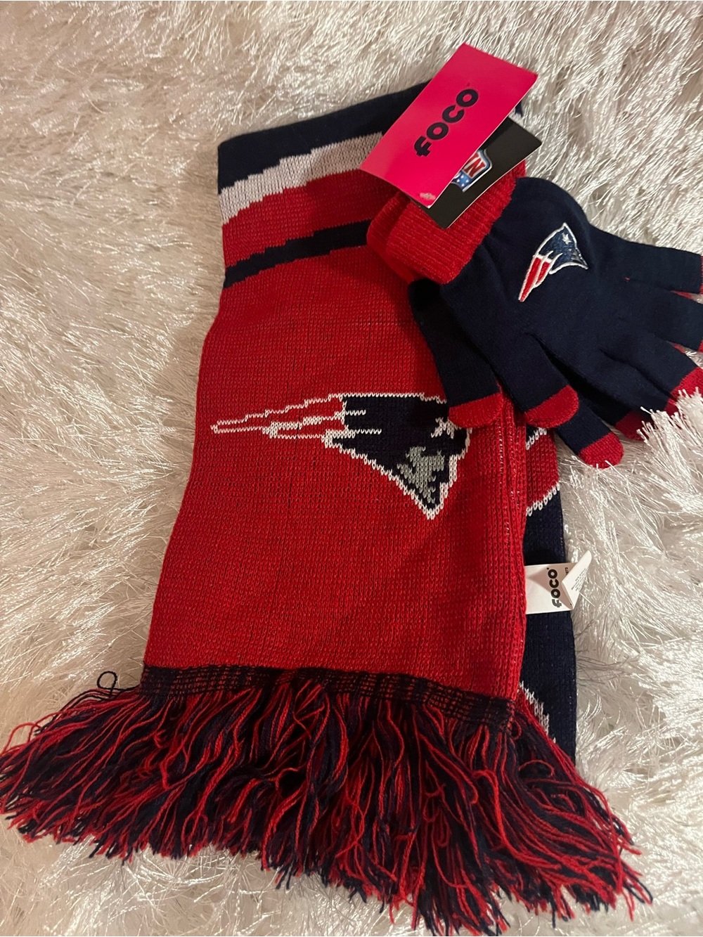 FOCO New England Patriots Red & Navy Knit Scarf and Gloves Set